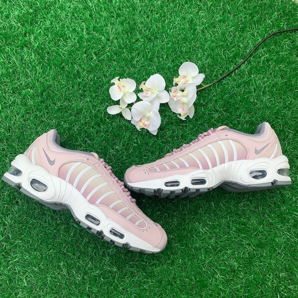 Nike Air Max Tailwind IV Women’s shoe - Picture 3 of 5